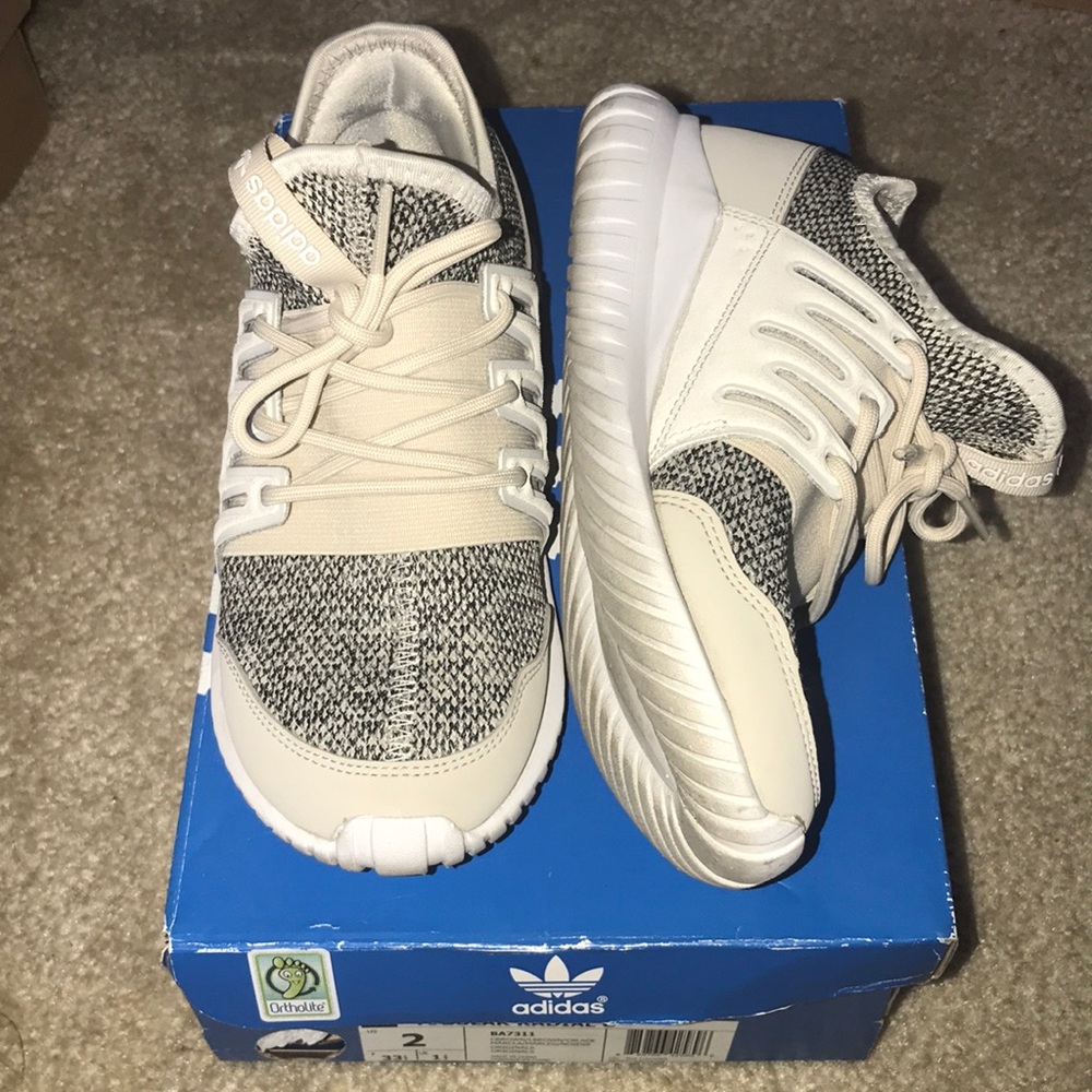 Adidas sneakers: Tubular Radial C